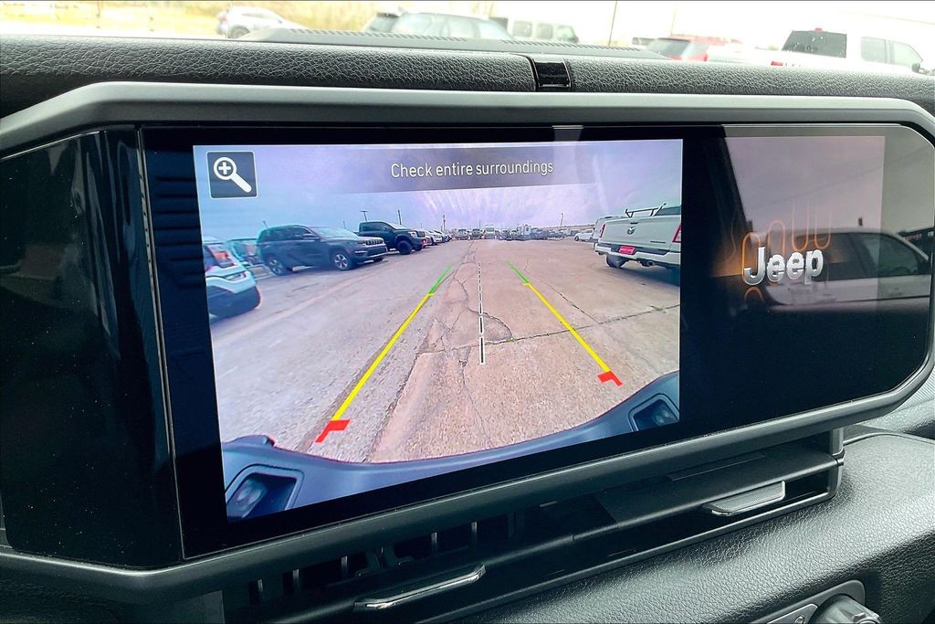 Used 2024 Jeep Gladiator Willys 4D Crew Cab