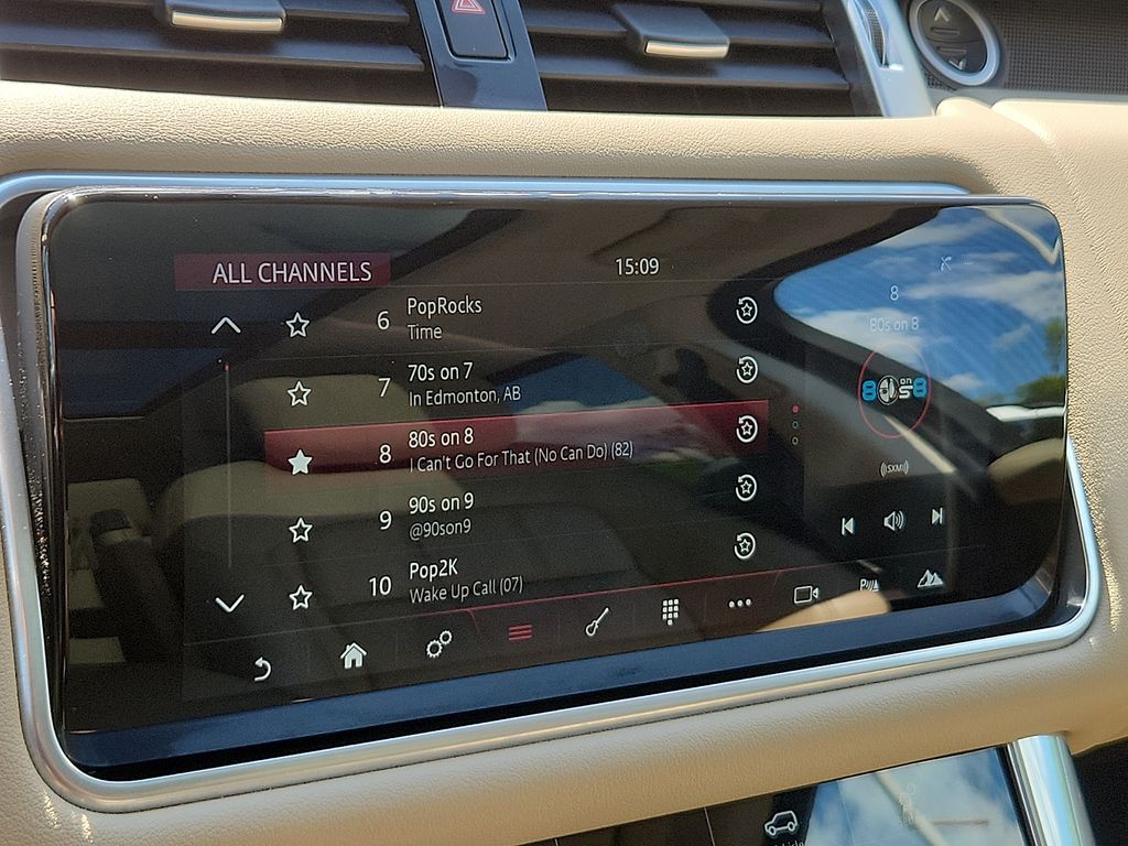 Thumbnail: 2020 Land Rover Range Rover Sport - 17