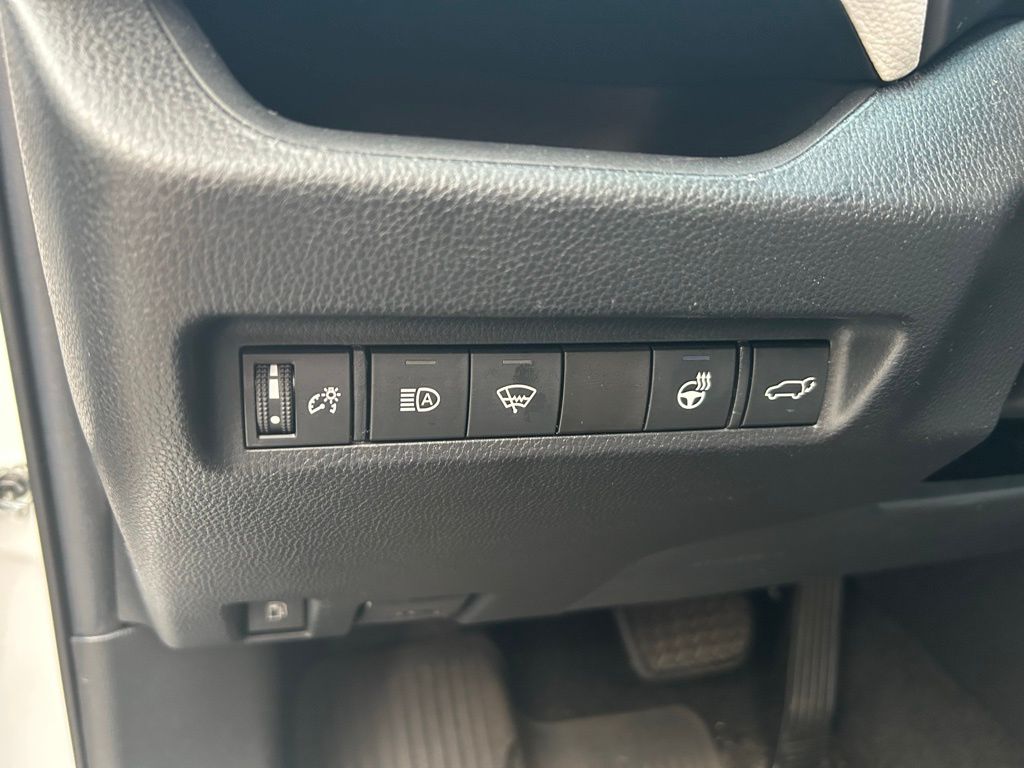 Thumbnail: 2021 Toyota RAV4 - 16