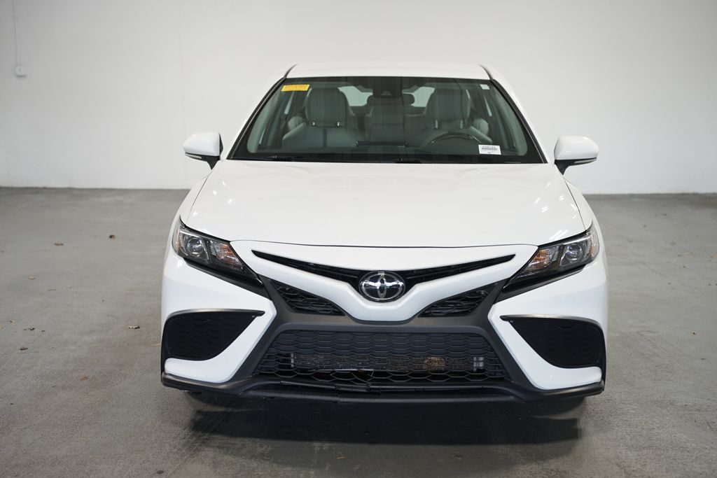 2023 Toyota Camry SE 2