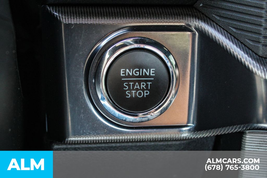 Used 2025 Black Ford Platinum image 27
