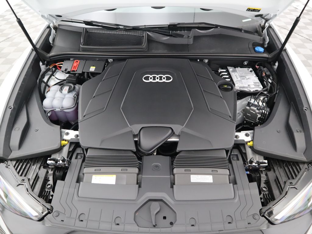 Thumbnail: 2025 Audi Q8 - 31