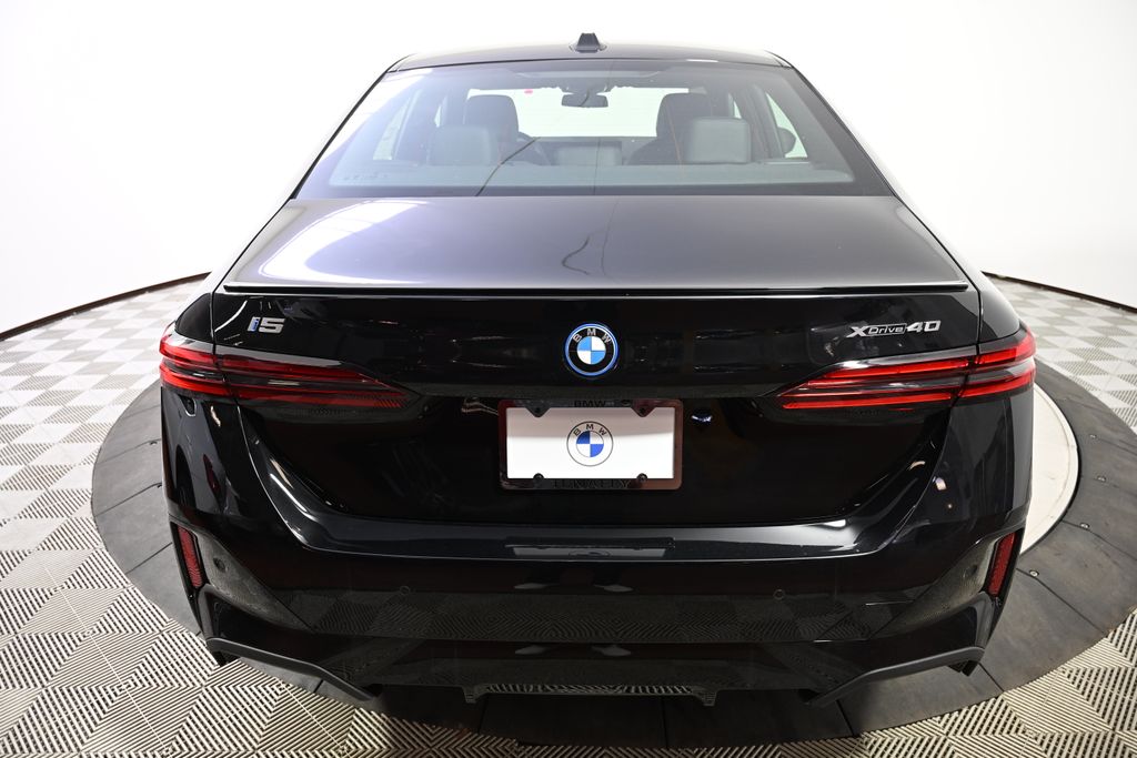 Thumbnail: 2026 BMW i5 - 4