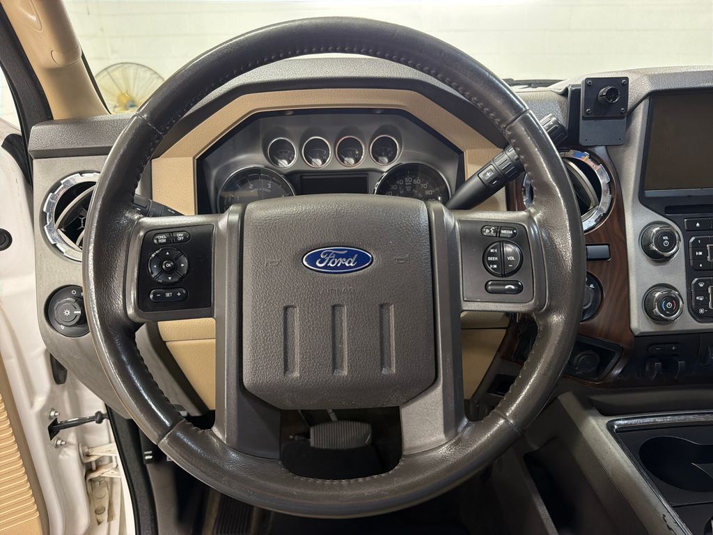 Used 2016  Ford Lariat image 16