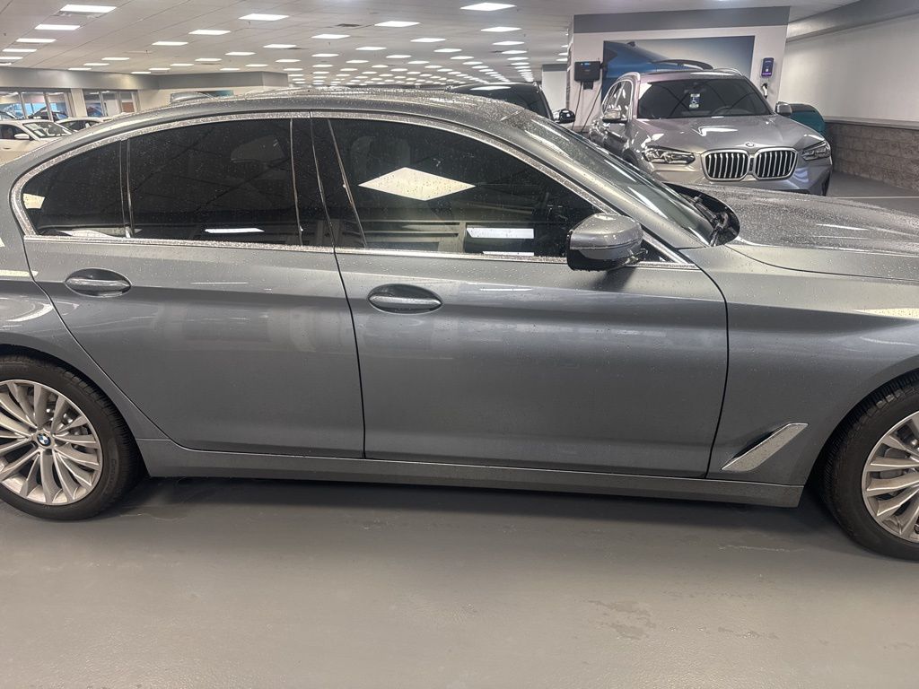 Thumbnail: 2022 BMW 5 Series - 4