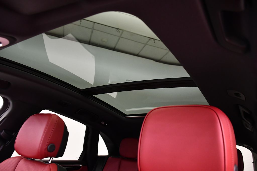 Thumbnail: 2026 Porsche Macan - 20