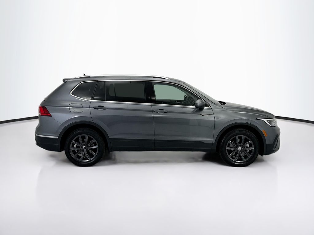 Thumbnail: 2023 Volkswagen Tiguan - 4