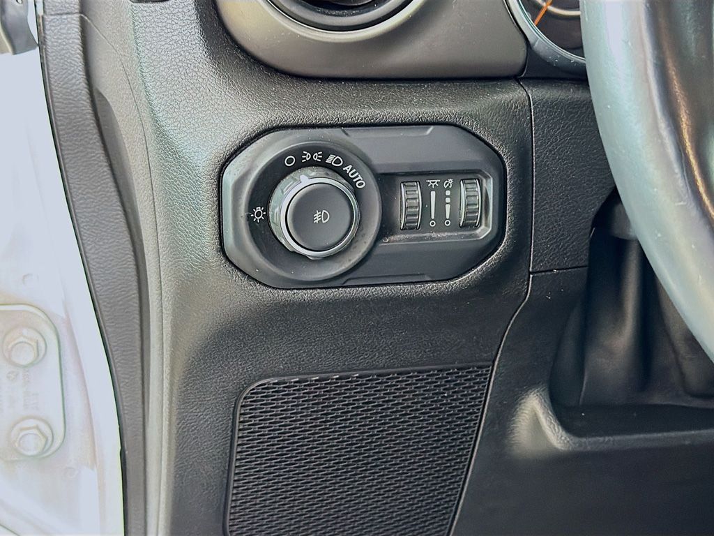Used 2019 White Jeep Unlimited Sport S image 27
