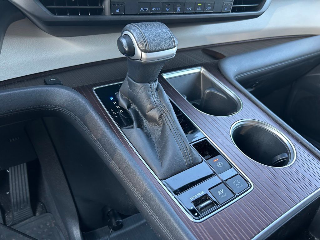 Thumbnail: 2021 Toyota Sienna - 28
