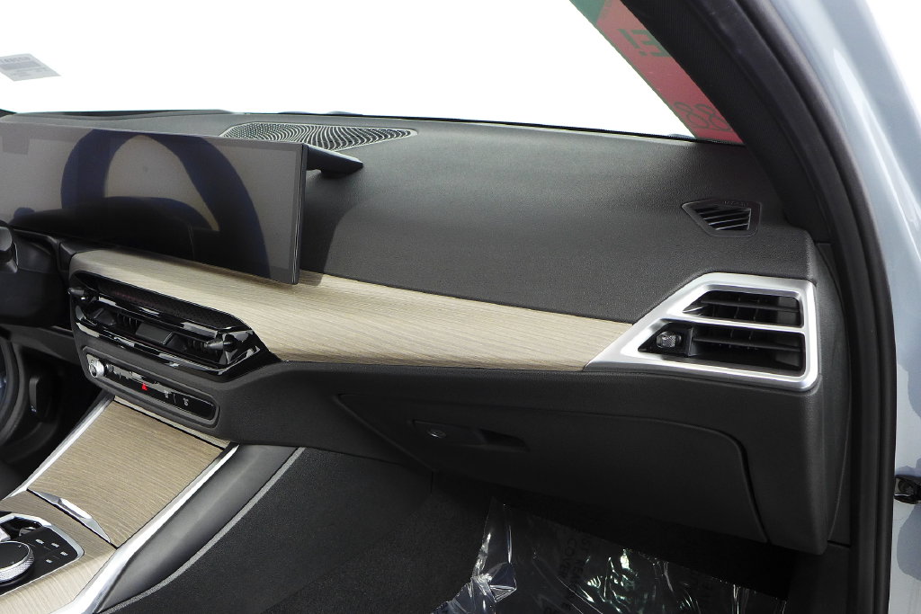 Thumbnail: 2025 BMW 3 Series - 14