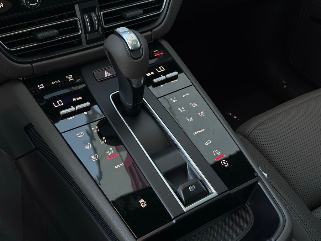Used 2026  Porsche  image 31