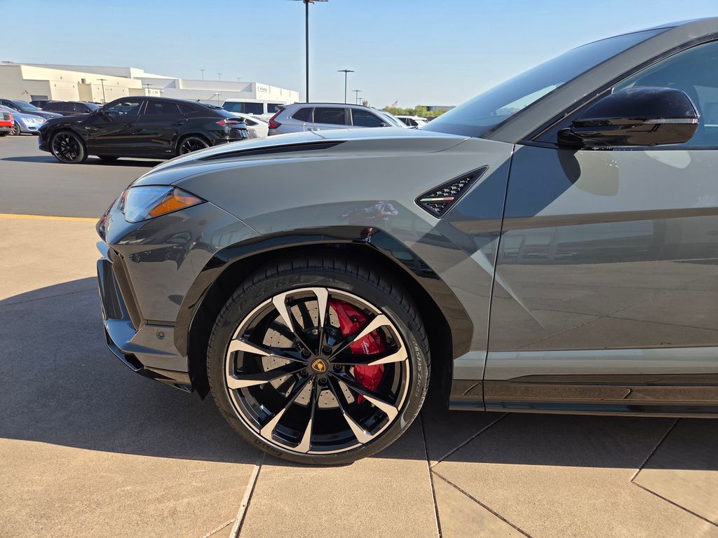 Thumbnail: 2024 Lamborghini Urus - 3