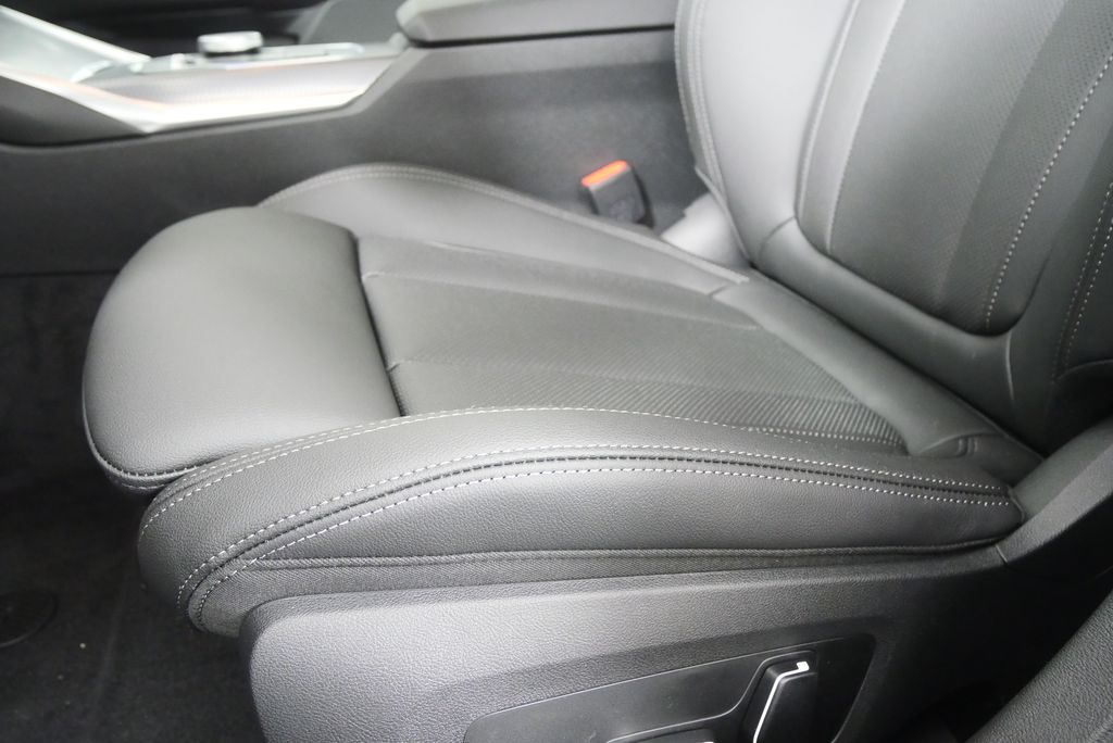 Thumbnail: 2026 BMW i4 - 10