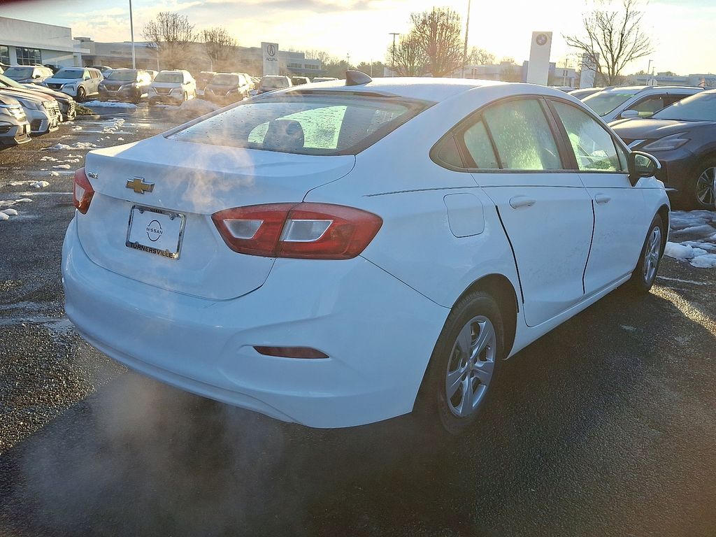 Thumbnail: 2017 Chevrolet Cruze - 6