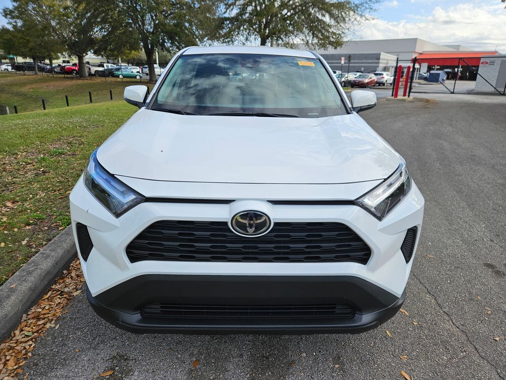 2024 Toyota RAV4 LE 8