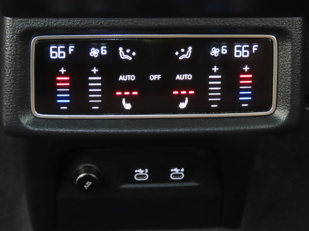 Thumbnail: 2021 Audi e-tron - 25