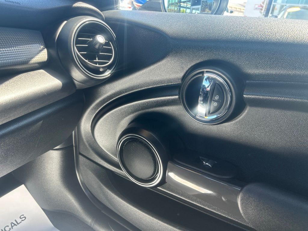 Thumbnail: 2021 MINI Cooper - 15