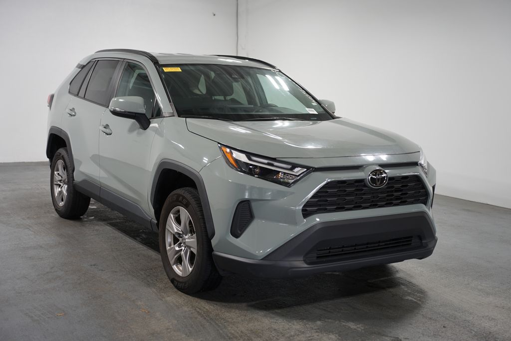 2023 Toyota RAV4 XLE 3