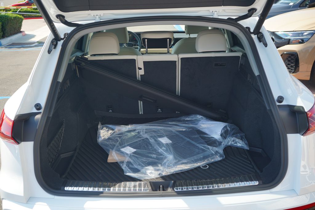 Thumbnail: 2025 Audi Q5 - 11