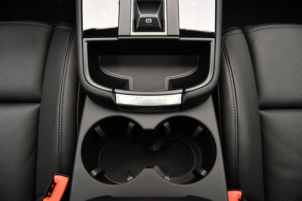 Thumbnail: 2025 Porsche Macan - 29