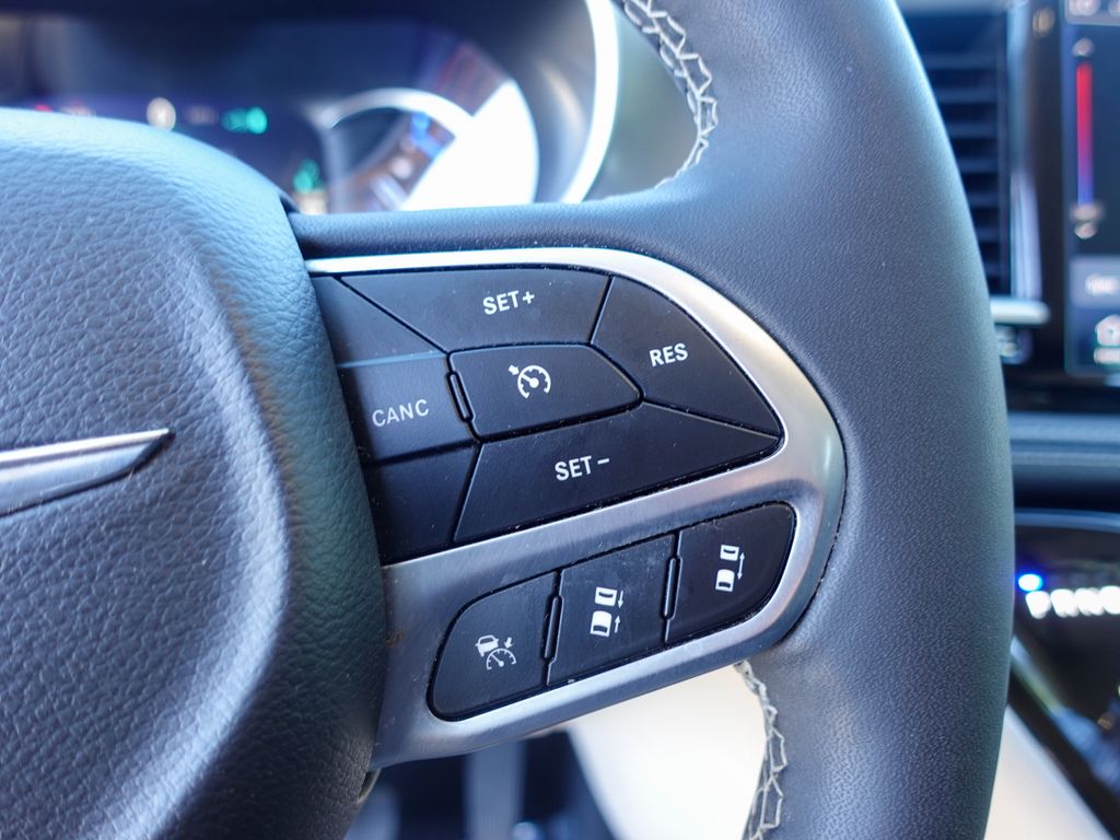 Used 2024 Black Chrysler Select image 12