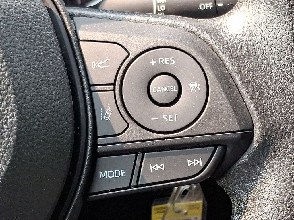 2023 Toyota RAV4 LE 21