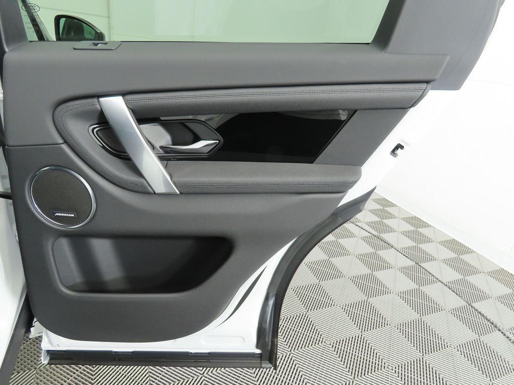 Thumbnail: 2025 Land Rover Discovery Sport - 27