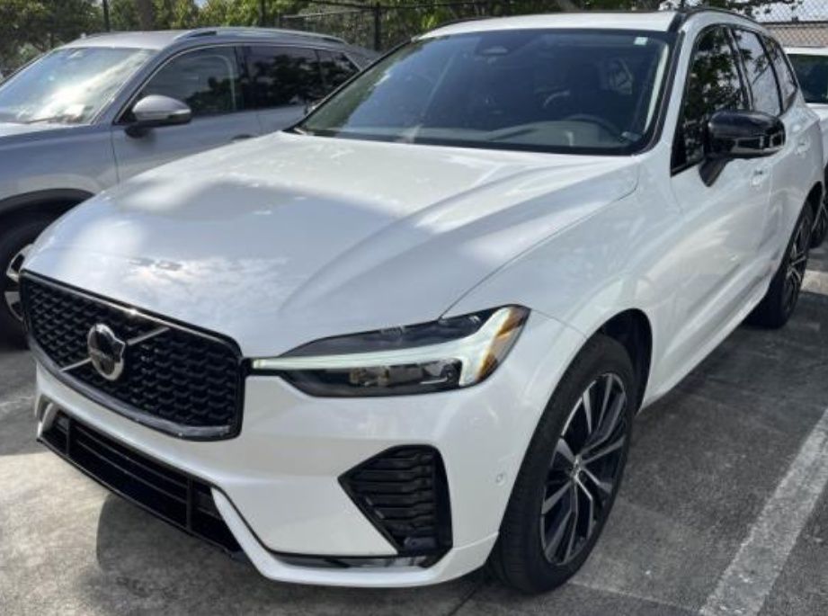 2024 Volvo XC60 B5 Plus Dark Theme AWD