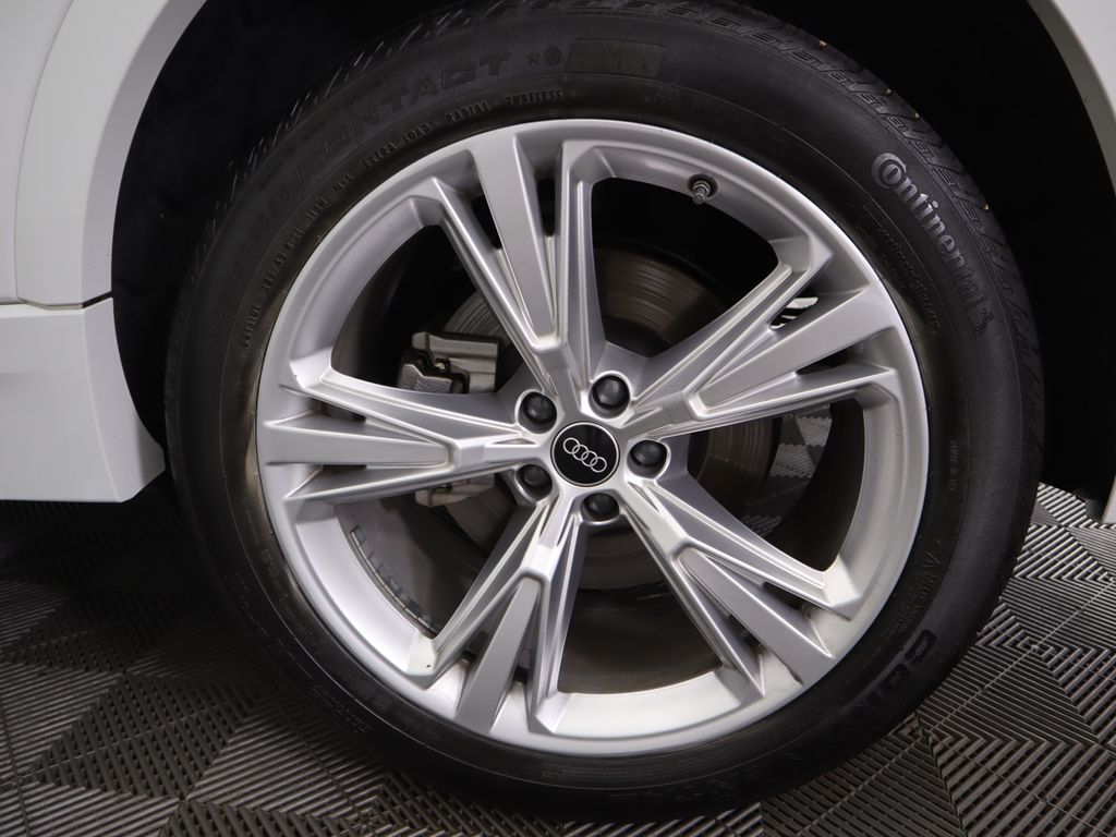 Thumbnail: 2022 Audi Q8 - 32