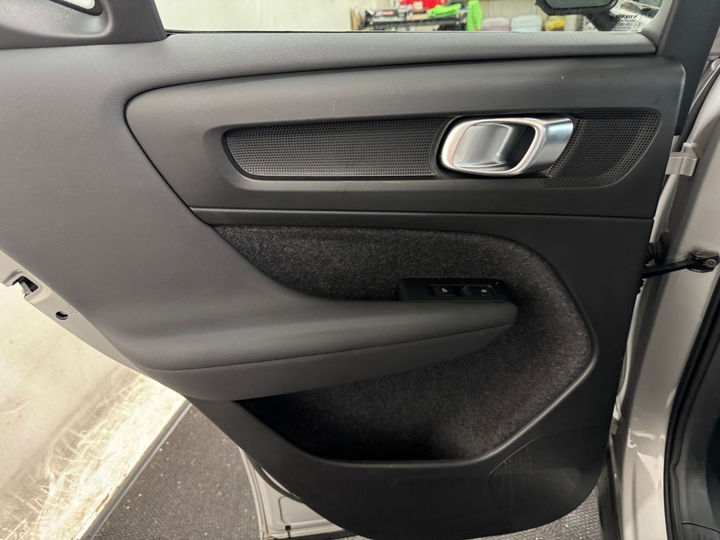 2024 Volvo XC40 B5 Core