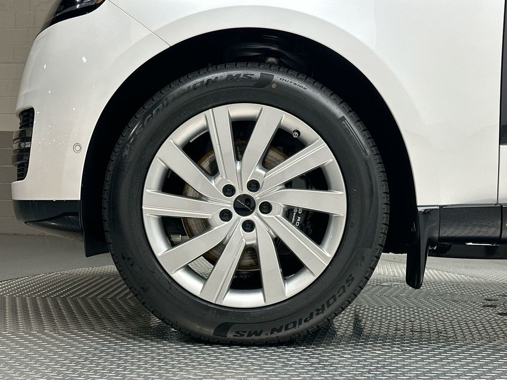 Thumbnail: 2026 Land Rover Range Rover - 5
