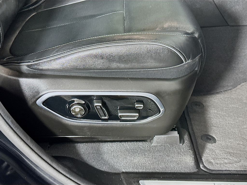 Used 2023 Black Jeep Overland image 23