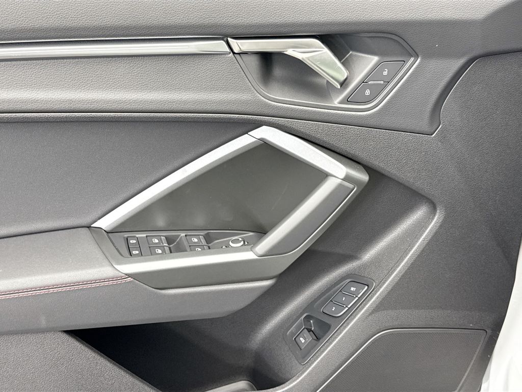 Thumbnail: 2025 Audi Q3 - 23
