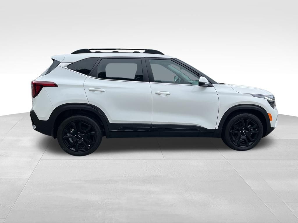 Used 2024 White Kia X-Line image 6