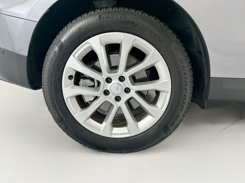 Used 2025 Gray Land Rover S image 32