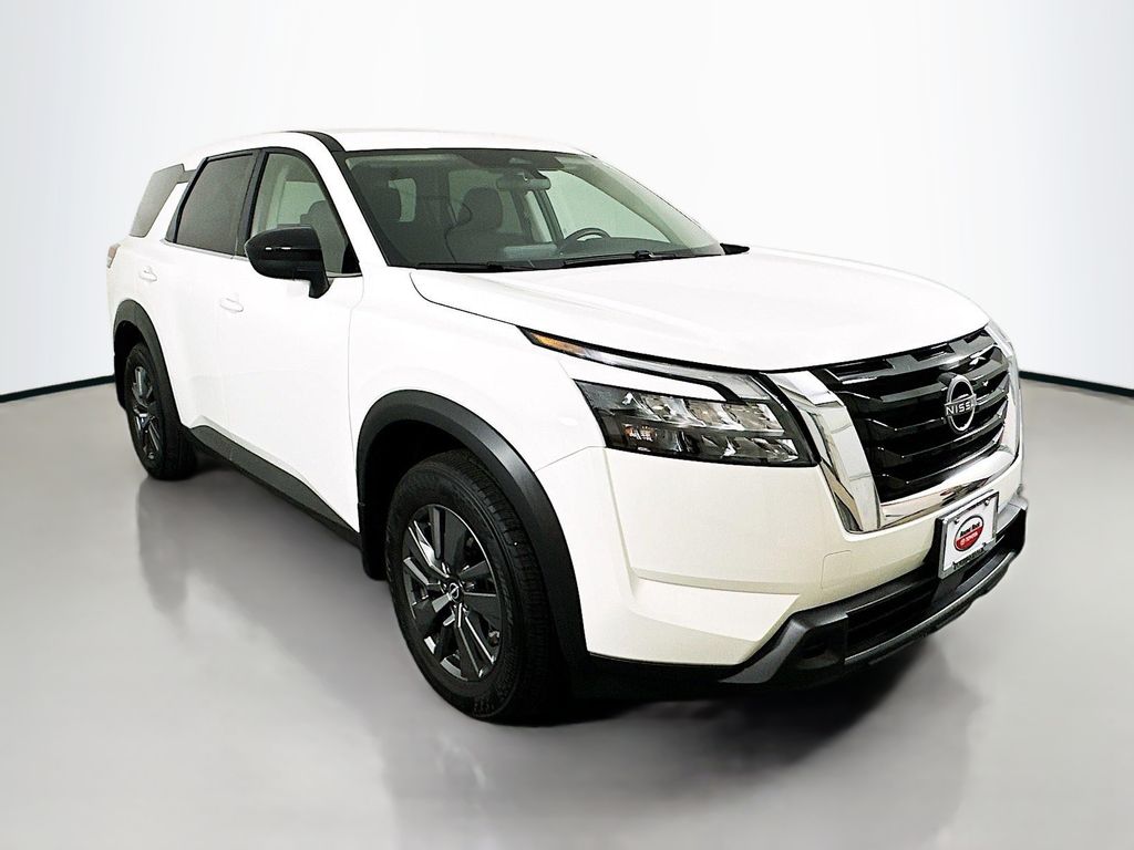 2024 Nissan Pathfinder S 3