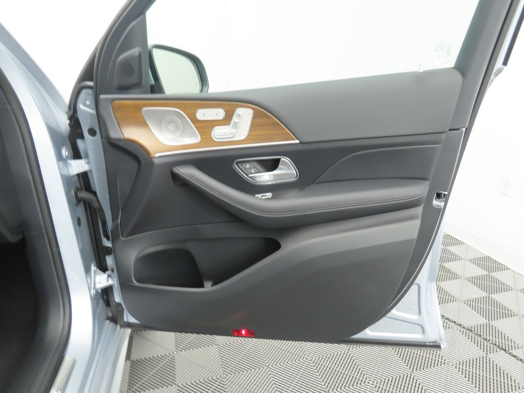 Thumbnail: 2025 Mercedes-Benz GLS - 26