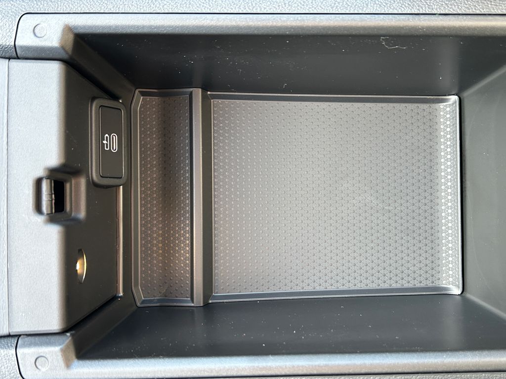 Thumbnail: 2025 BMW i4 - 29