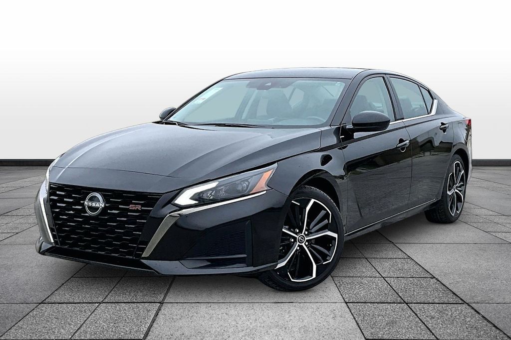 Super Black 2024 Nissan Altima 2.5 SR FWD Sedan Front-Wheel Drive Continuously Variable Transmission