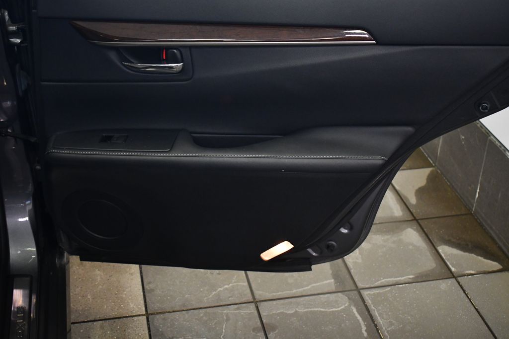 Thumbnail: 2013 Lexus ES - 28