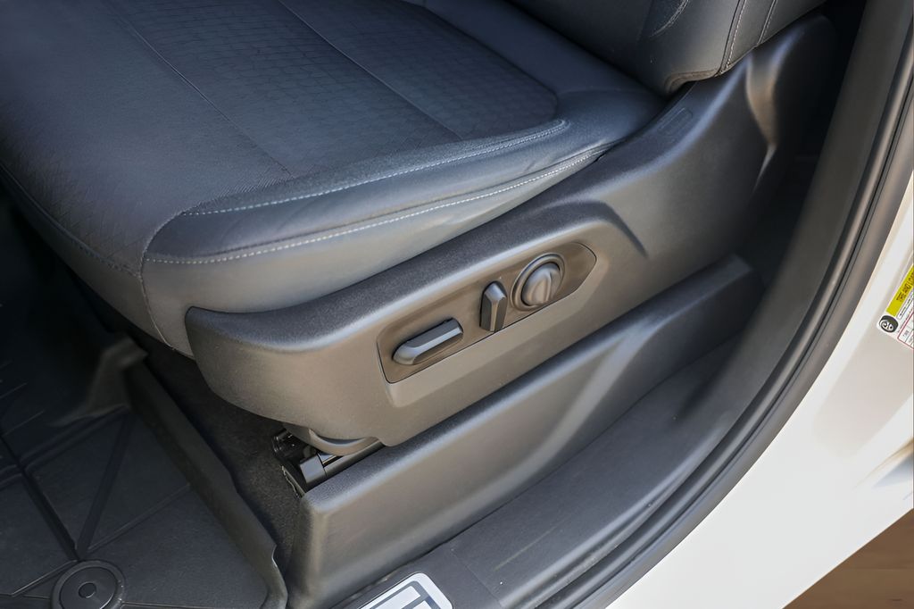 Used 2020 Silver Chevrolet LT image 9