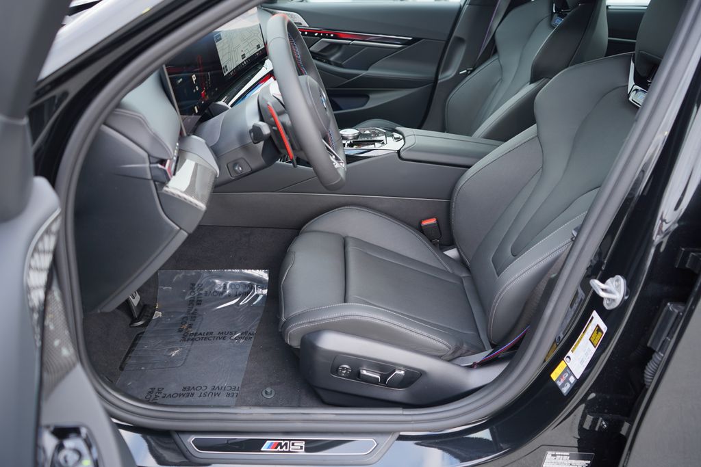 Thumbnail: 2026 BMW M5 - 12