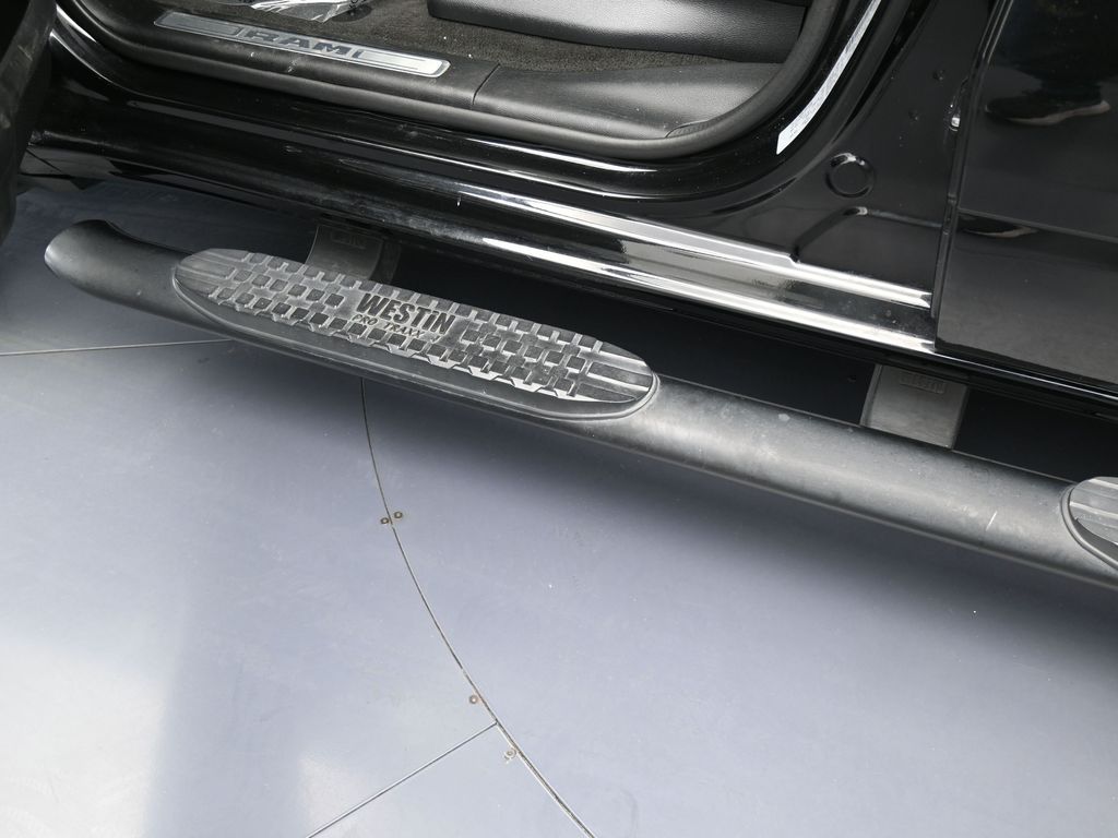 Used 2020 Diamond Black Crystal Pearlcoat Ram Laramie image 36