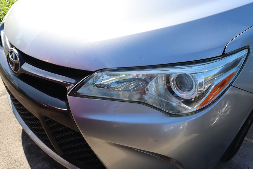 Thumbnail: 2016 Toyota Camry - 3