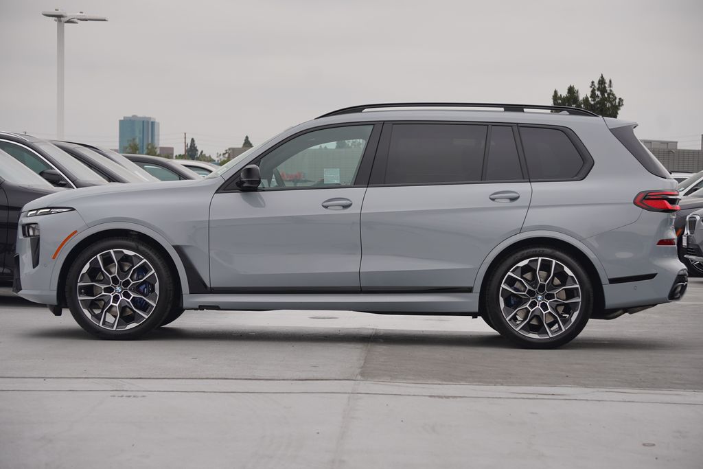 2025 BMW X7 M60i 4