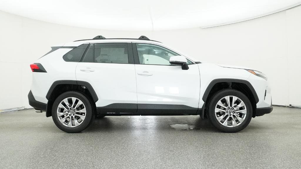 Thumbnail: 2025 Toyota RAV4 - 31