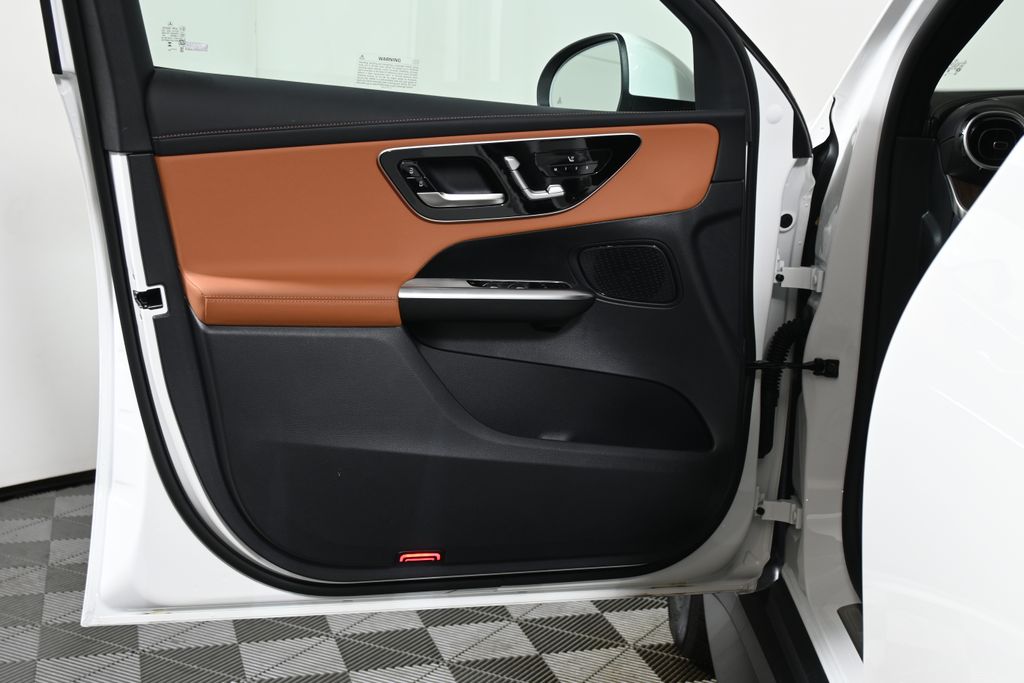 Thumbnail: 2025 Mercedes-Benz GLC - 28