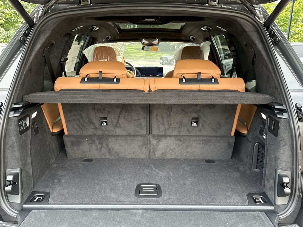 Thumbnail: 2027 BMW X7 - 25
