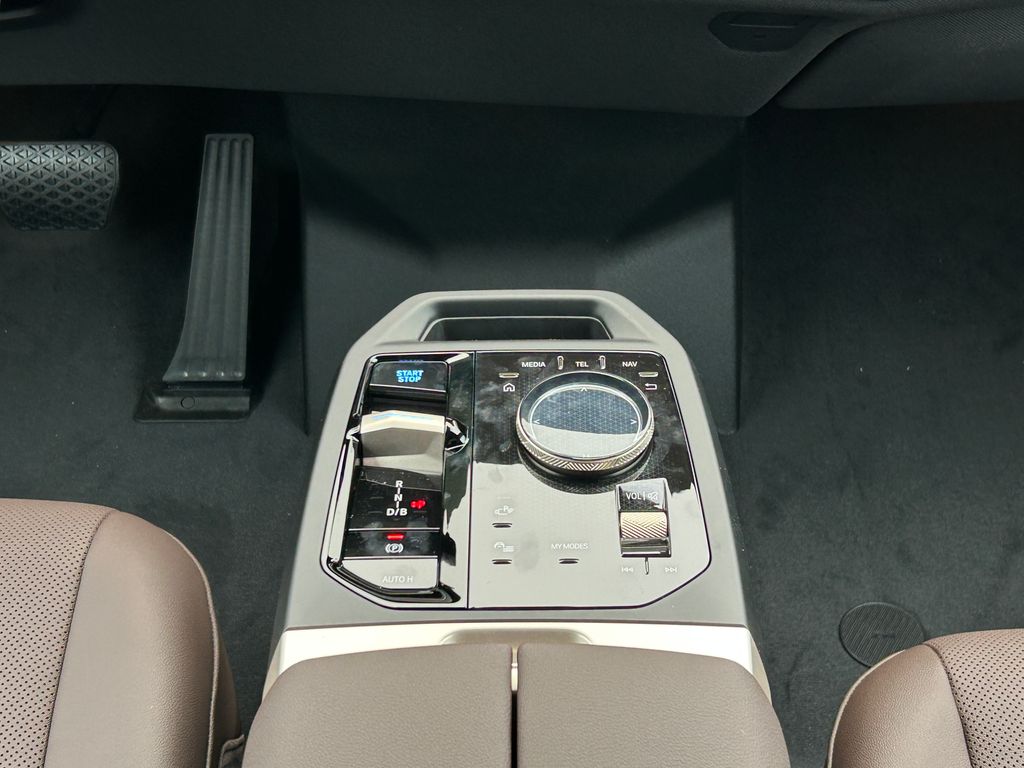 Thumbnail: 2026 BMW iX - 27