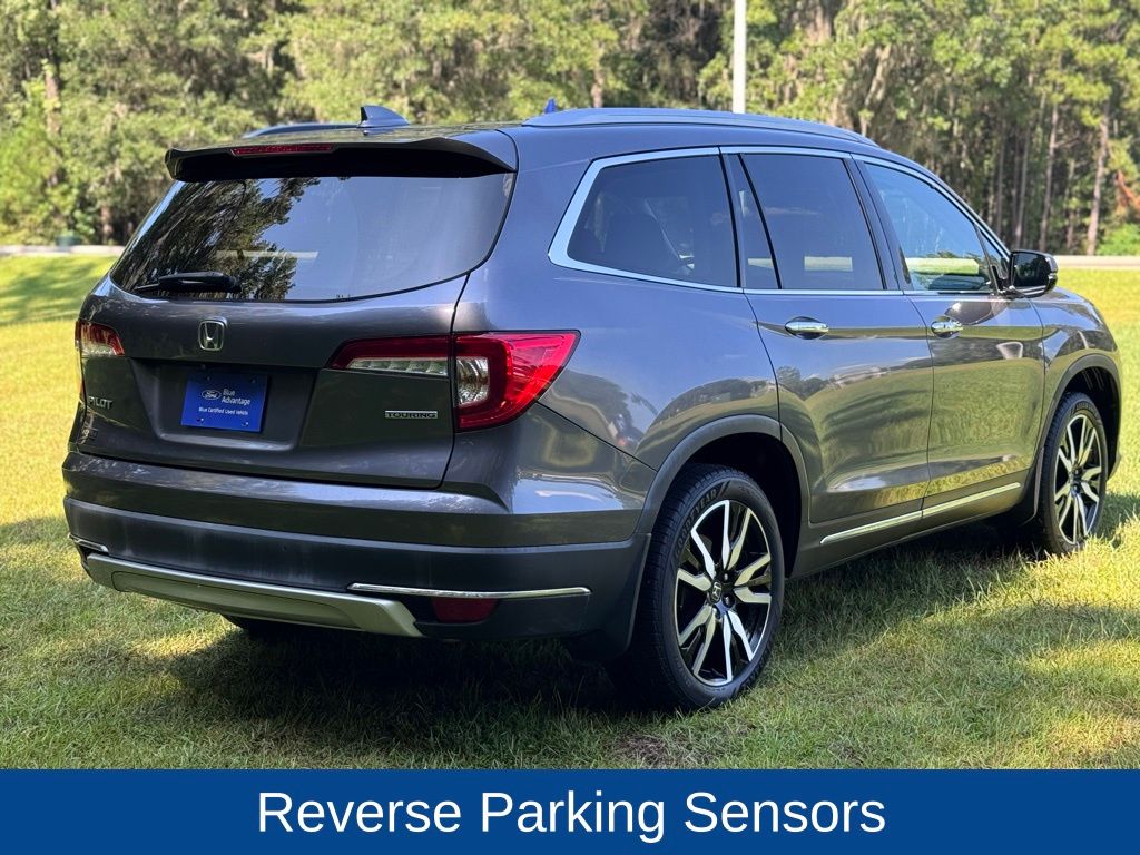 2020 Honda Pilot Touring w/Rear Captain's Chairs